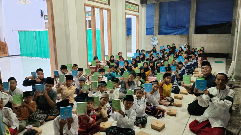 Dukung TPQ Al-Istiqomah, LSPT Gelar Bukber dan Berikan 150 Mushaf Al-Qur’an